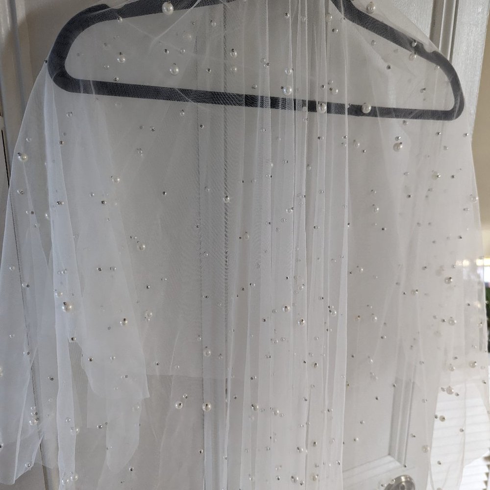 Pearl dotted veil